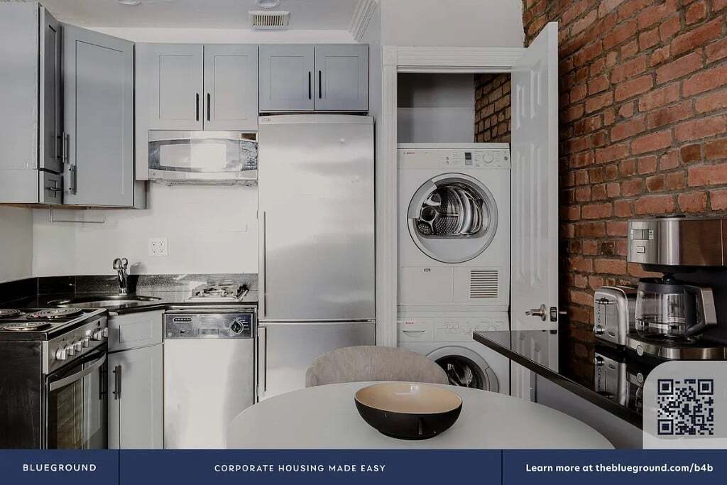 Building Photo - 521 E 5th St