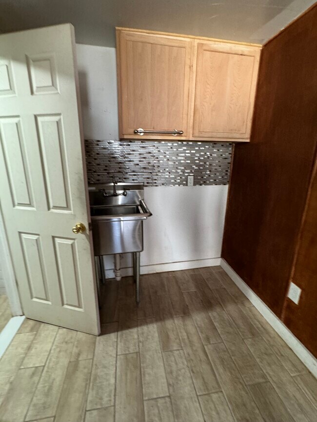 Building Photo - 243 Adams St