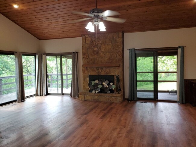Building Photo - Secluded luxury cabin in woods with privat...