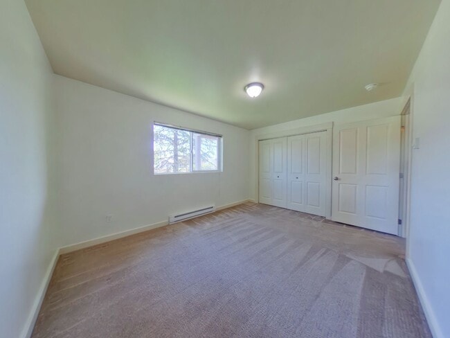 Building Photo - Centrally Located Second Floor 2b w/ Private Deck! Close to MSU & Downtown