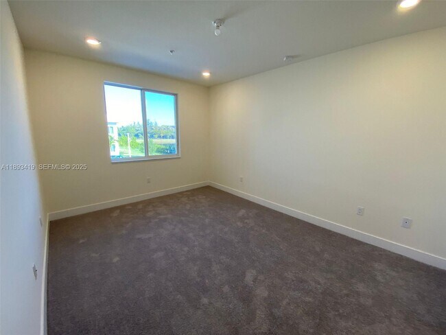 Building Photo - 10250 NW 66th St