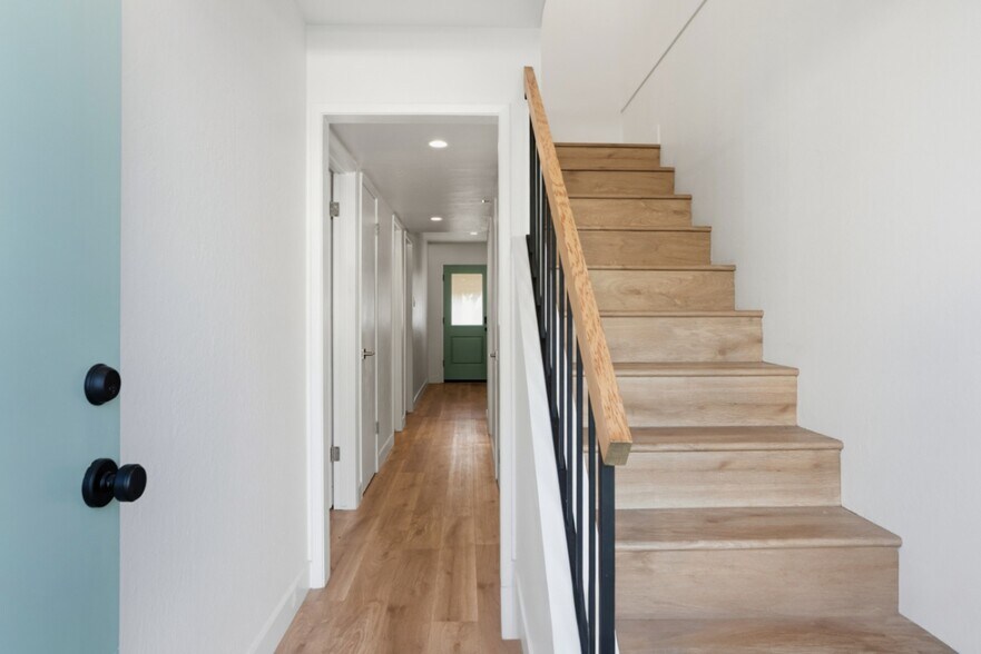 Building Photo - 116 Marina Ave