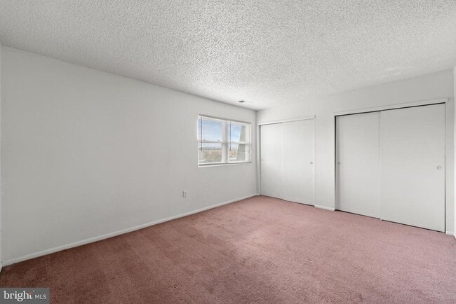 Building Photo - 424 Meadowview Ln