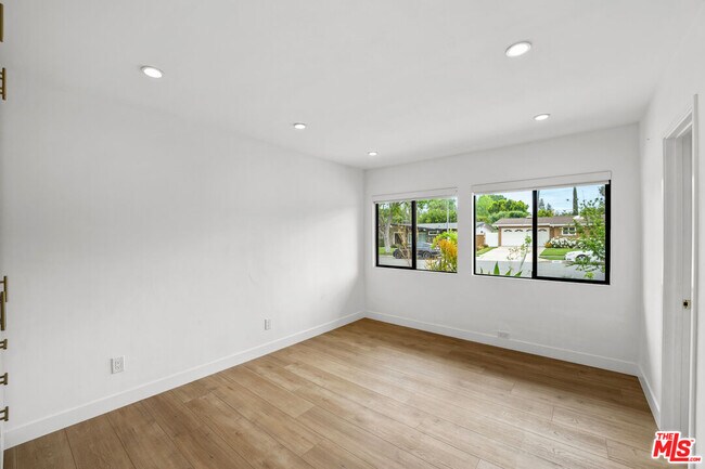 Building Photo - 4801 Heaven Ave