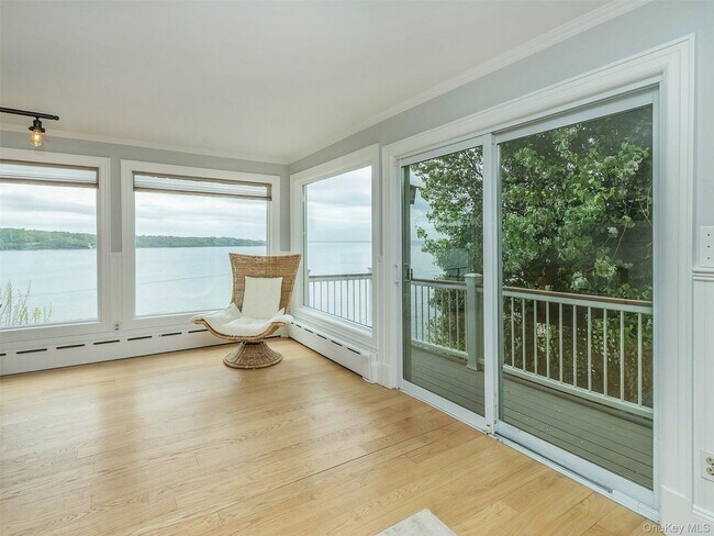 Building Photo - 24 Bay Ave