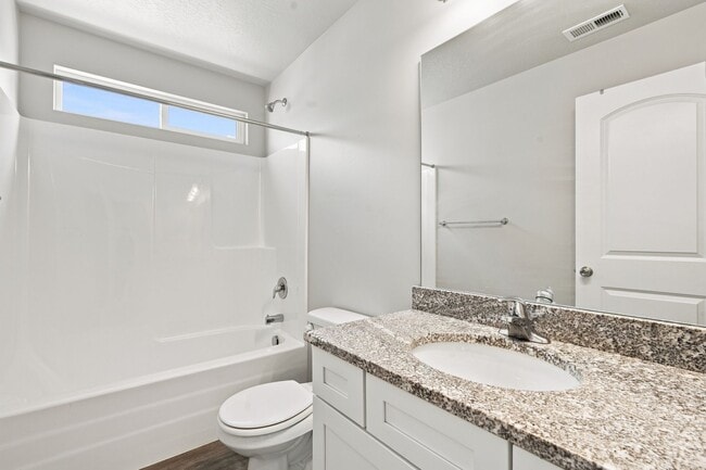 Building Photo - Great 3 Bed 3.5 Bath Townhome in Bluffdale!!