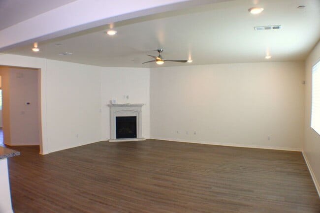 Building Photo - Stunning Redlands Home For Rent