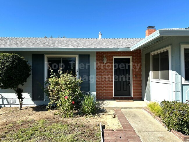 Building Photo - Beautiful 5 Bed, 2 Bath, 2,066 Sqft Pleasa...