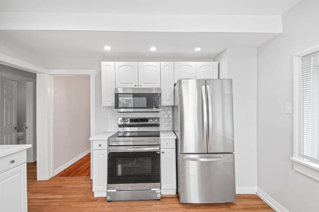 Building Photo - 4637 Alpine Ave