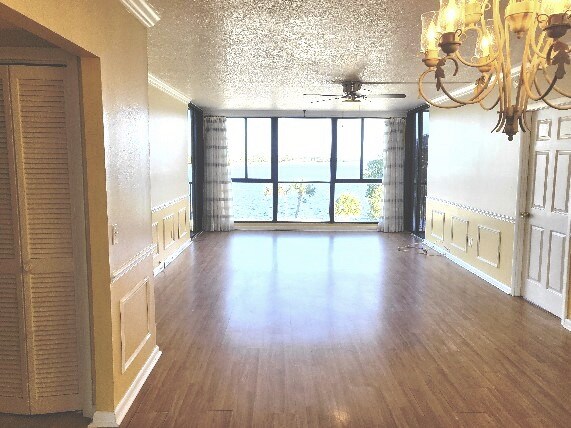 Building Photo - 7100 Sunshine Skyway Ln S