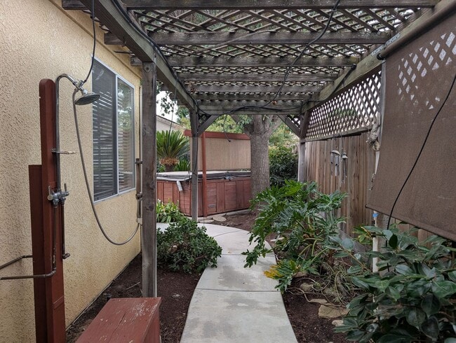 Building Photo - Wonderful 4 bedroom home in Clovis offering a pool, spa, 3 car garage, potential RV and or boat s...