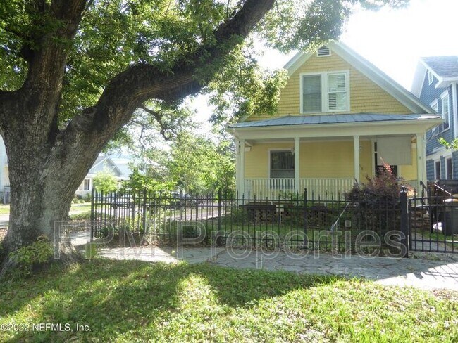 Primary Photo - 1853 Hubbard St
