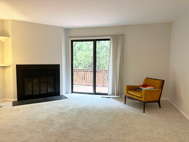 Building Photo - 130 Fillow St