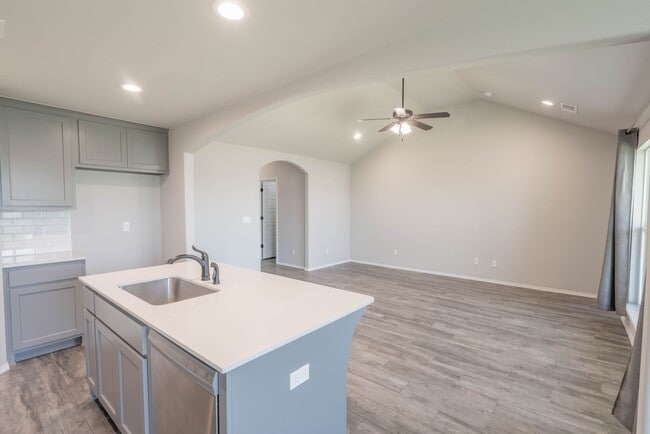 Building Photo - 3 Bed | 2 Bath in Broken Arrow!