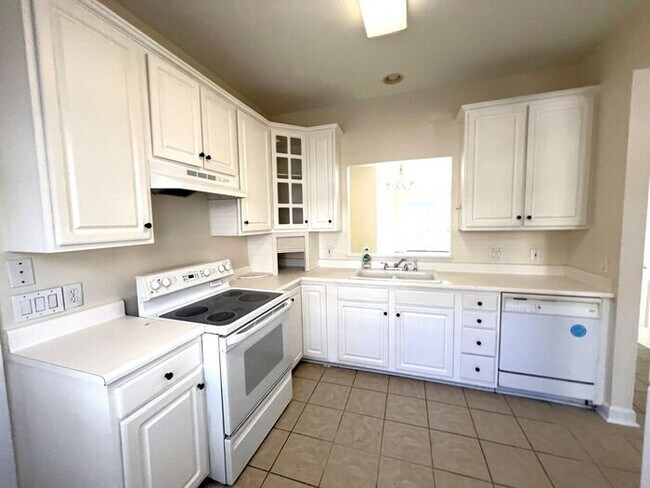 Building Photo - 4BRd Carleton Place, Upscale Brick town home, 1 car garage!  Central Wilmington!