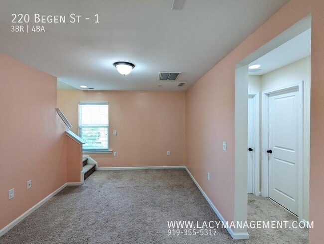 Building Photo - 220 Begen St