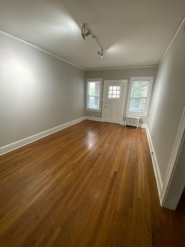 Interior Photo - 860 Briarcliff Rd