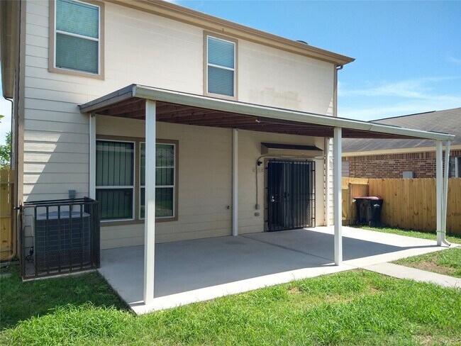 Building Photo - 811 Sweet Flower Dr