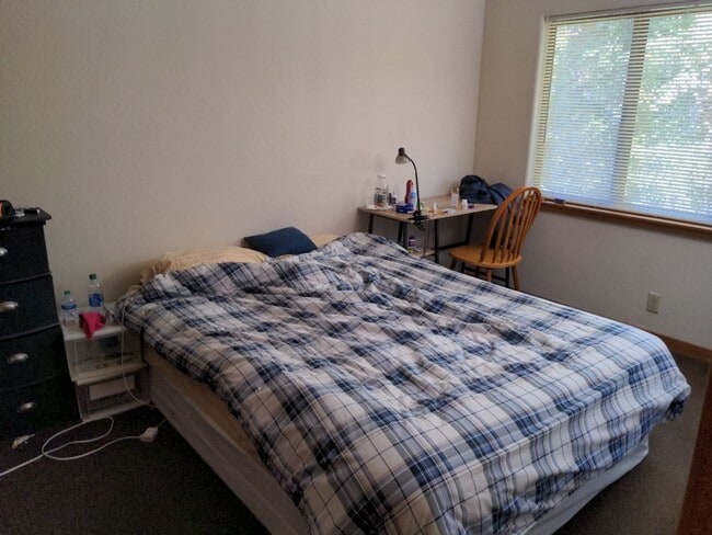 Building Photo - 301 7th St