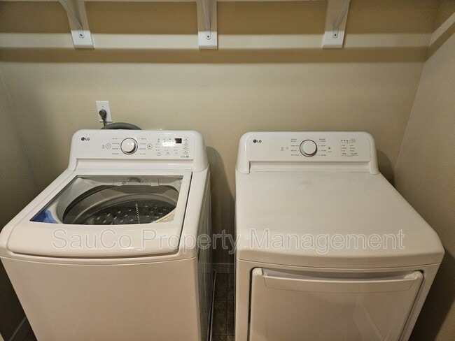 Building Photo - 322 SW Marsuda Terrace