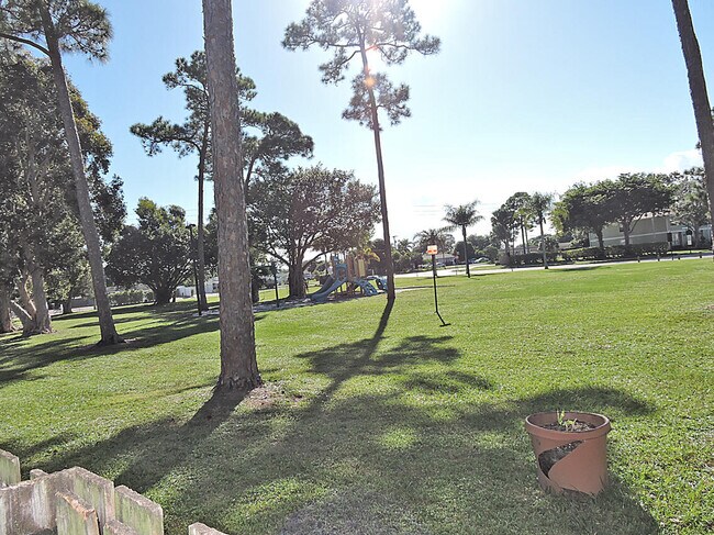 Building Photo - 5040 Society Pl E