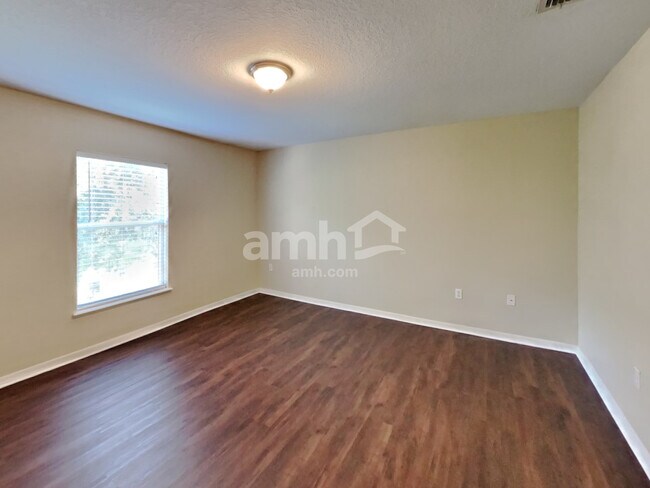 Building Photo - 17051 Lixberry Way
