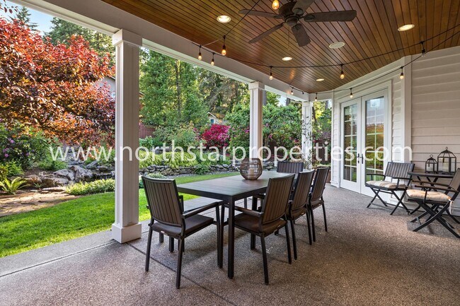 Building Photo - Custom Built Lake Oswego Home Near Lakerid...