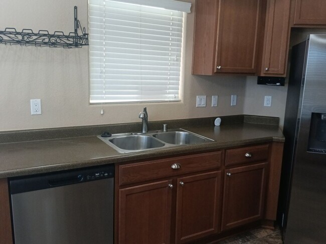 Building Photo - 3 Bedroom, 2 Bathroom Home! Schedule a Showing Soon!