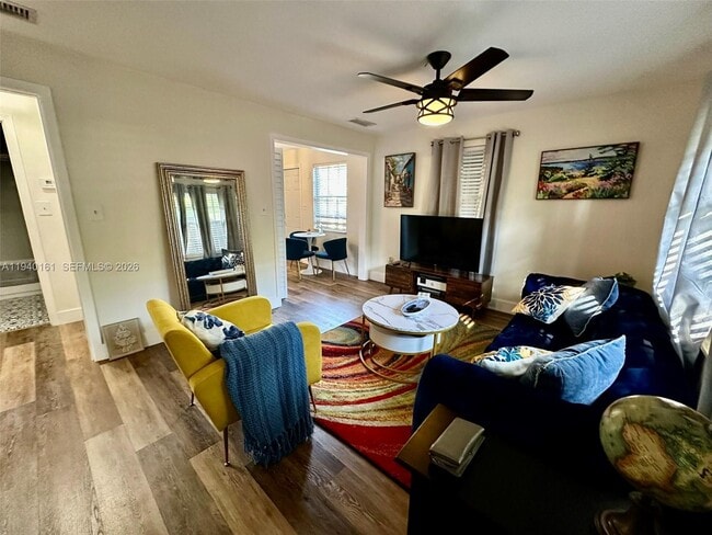 Building Photo - 1710 NE 5th Ct