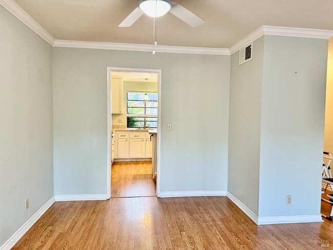 Building Photo - 1121 Grove Cir