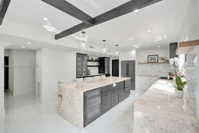 Building Photo - 9901 SW 79th Ave