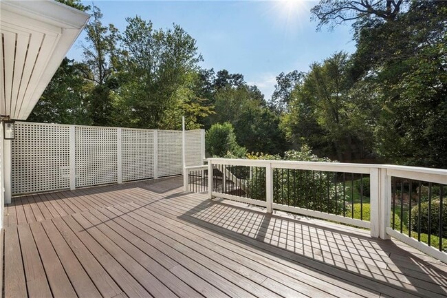 Building Photo - 2512 Brookwood Dr NE