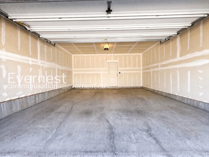 Building Photo - 9086 E Phillips Ln