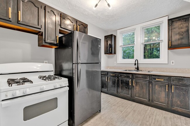 Building Photo - Single Family Home