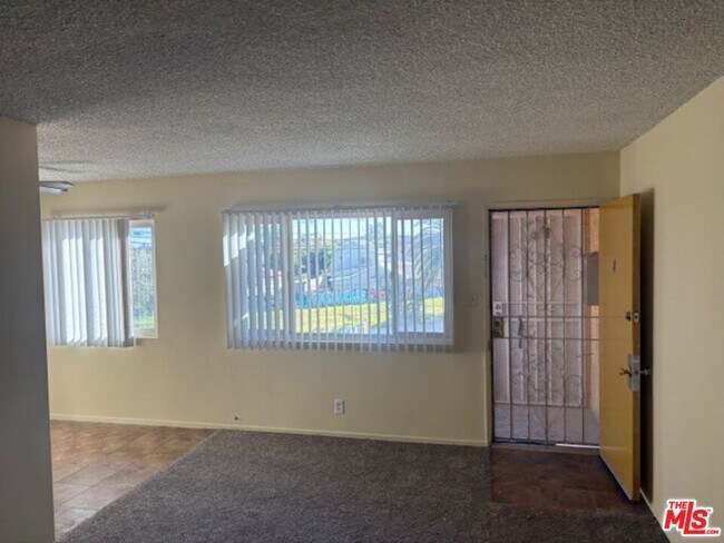 Building Photo - 1712 Ridgeley Dr