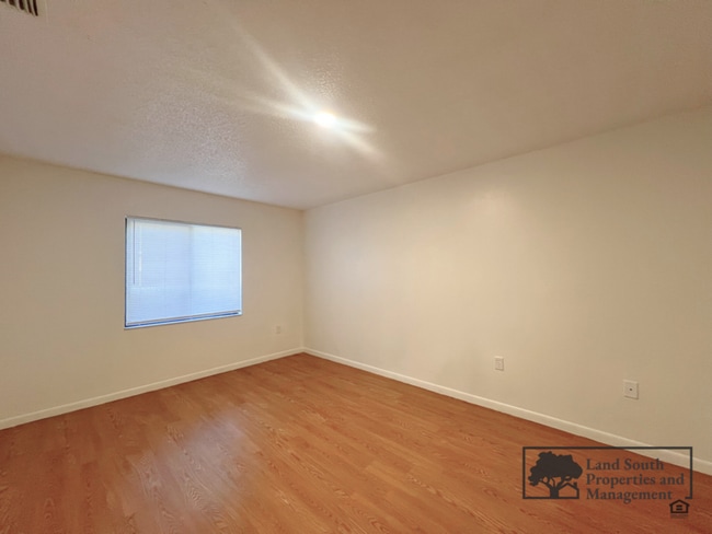 Building Photo - 120 Rosalynn Cir