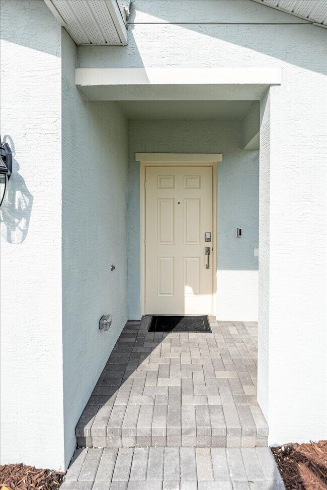 Building Photo - 11161 Fernbrook Dr