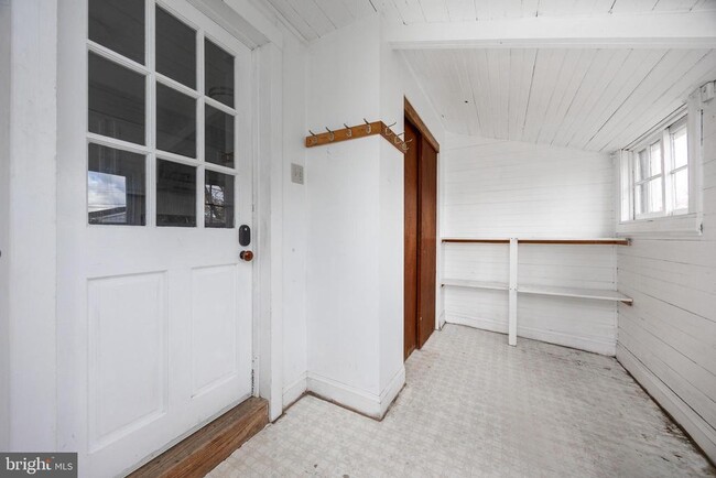 Building Photo - 313 Chestnut St