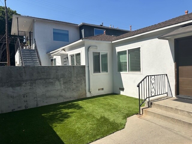Sunsets to the front door - 2611 22nd St