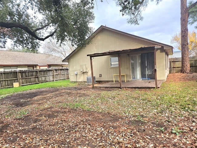 Building Photo - 10810 Parkland Woods Dr