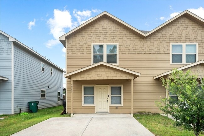 Building Photo - 9018 Everglade Dr