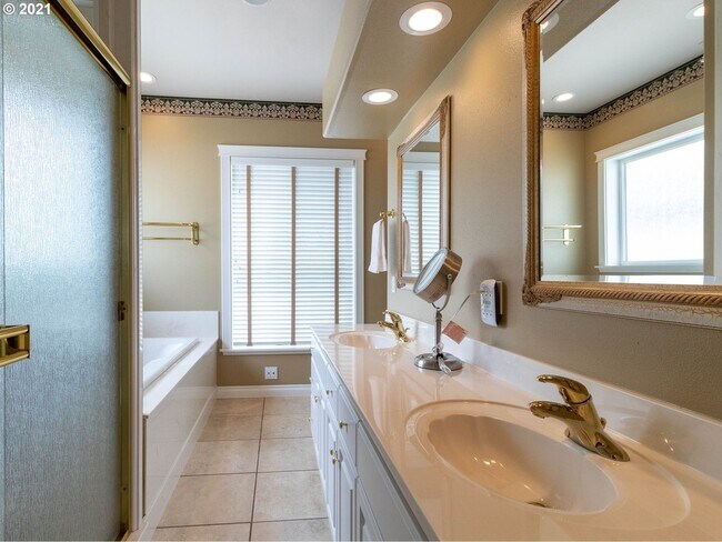 Building Photo - druc01