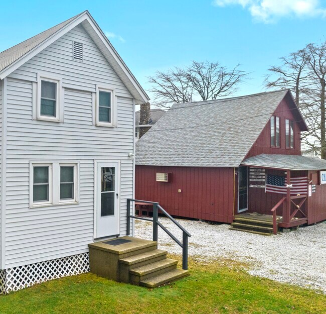 Primary Photo - 102 Chalker Beach Rd