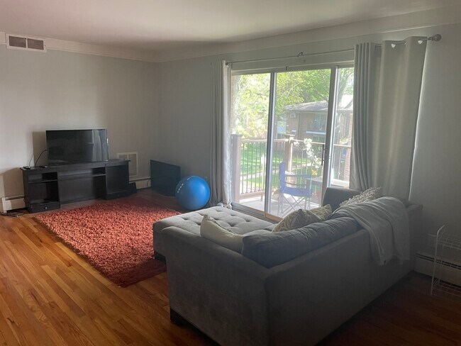 Primary Photo - 1237 Island Dr