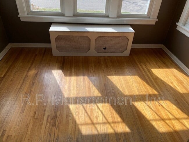 Building Photo - 4221 Harriet Ave