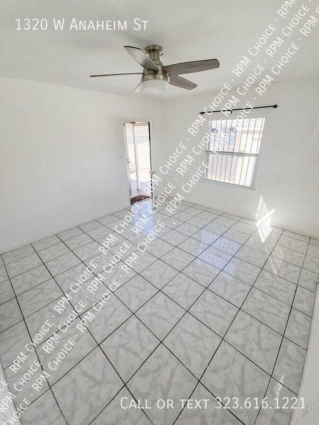 Building Photo - 1320 W Anaheim St