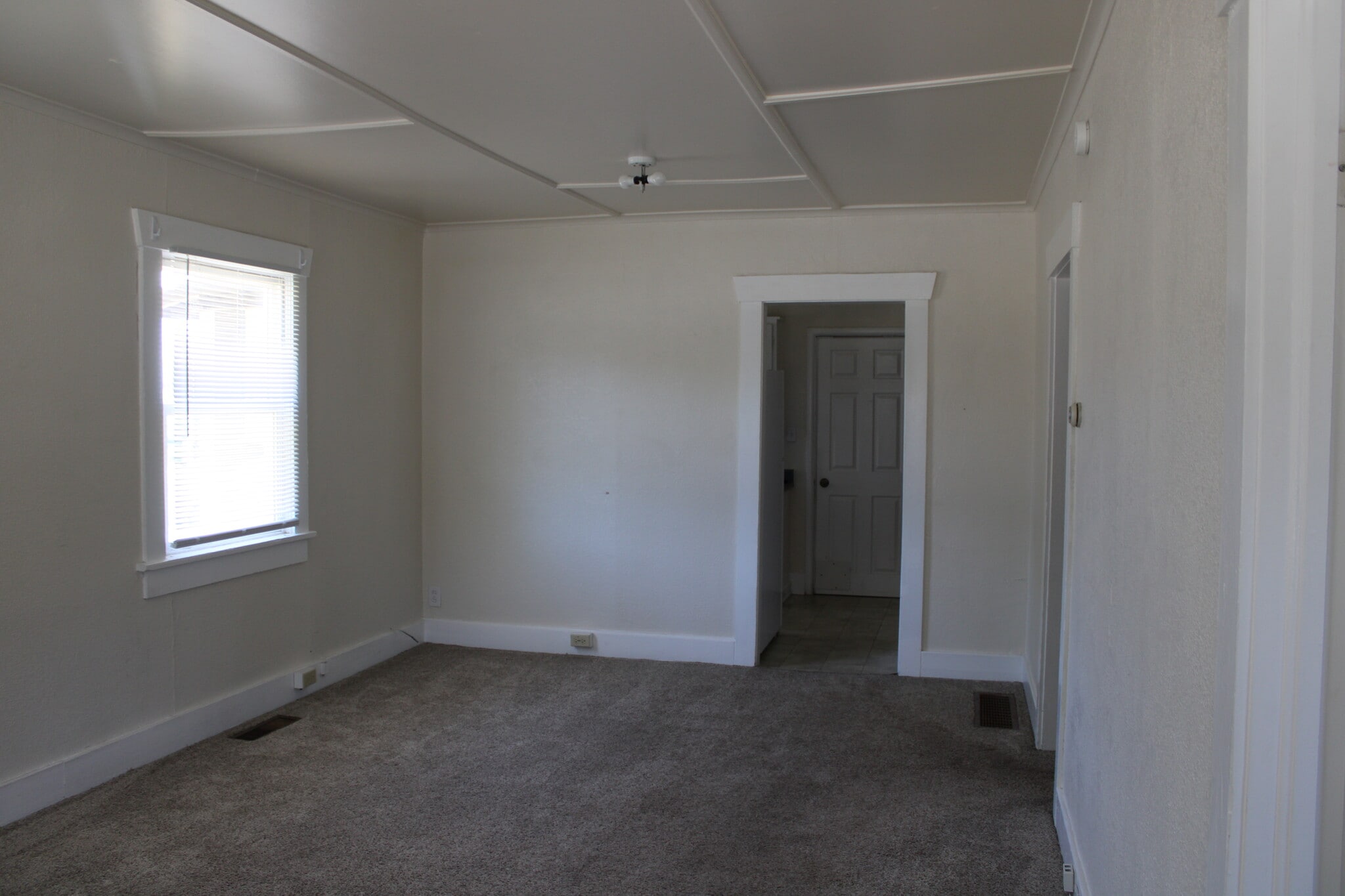 Building Photo - 618 4th St