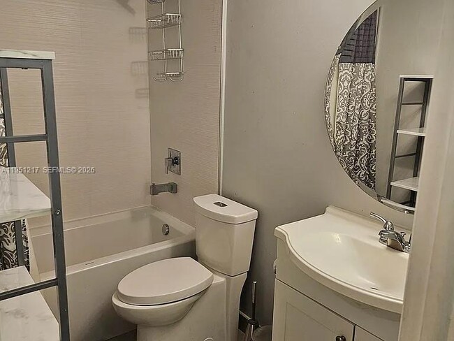 Building Photo - 1100 Salzedo St