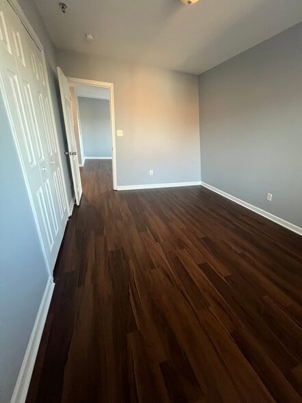 Building Photo - 517 W Market St