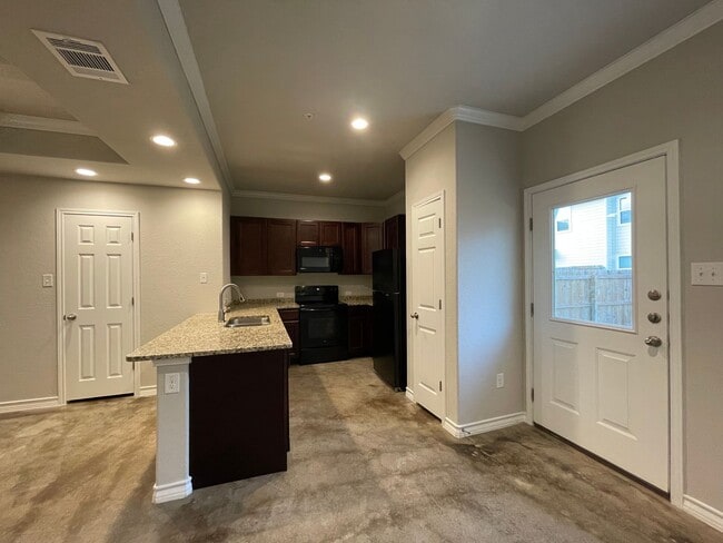 Building Photo - Town home for rent